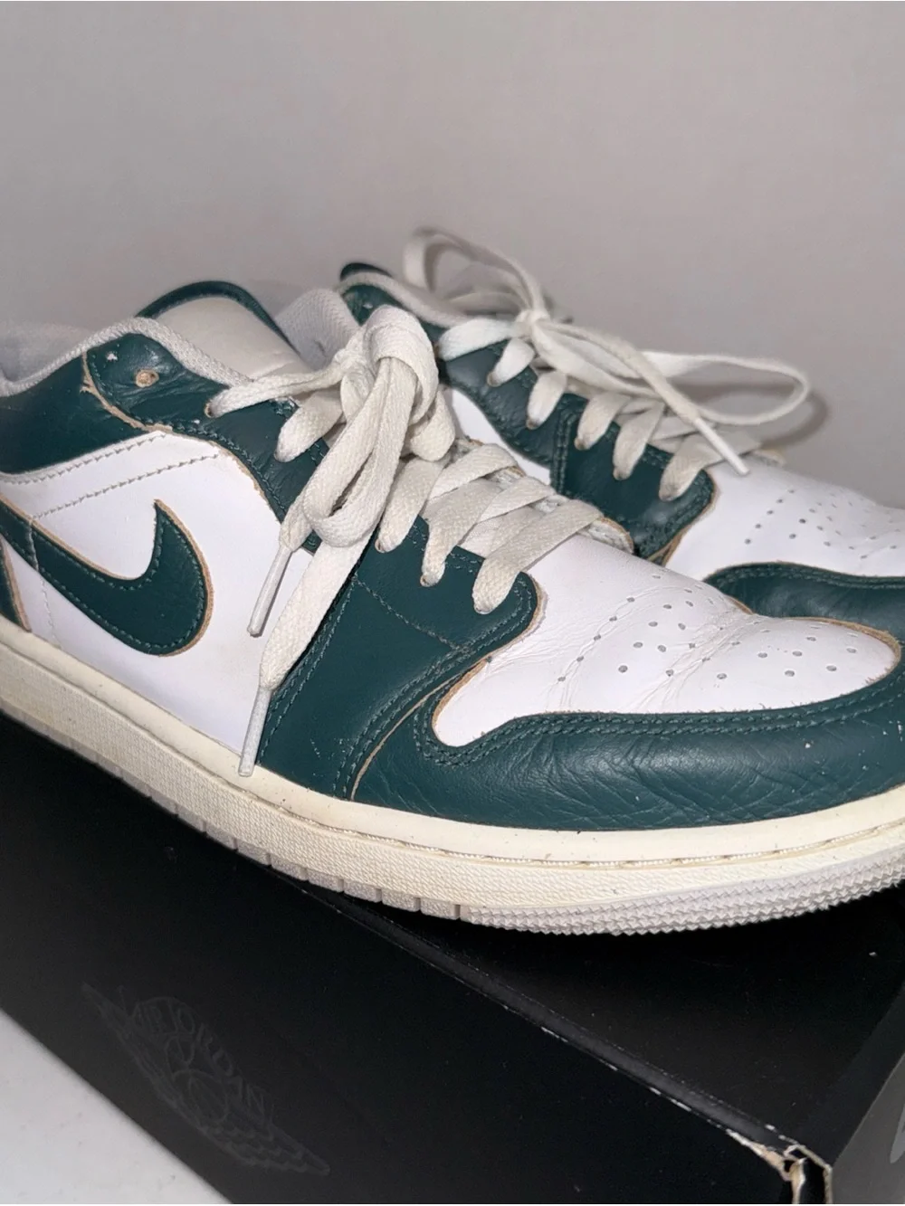 Jordan Men’s Low-Top Sneakers in White and Dark Green size 9.5
